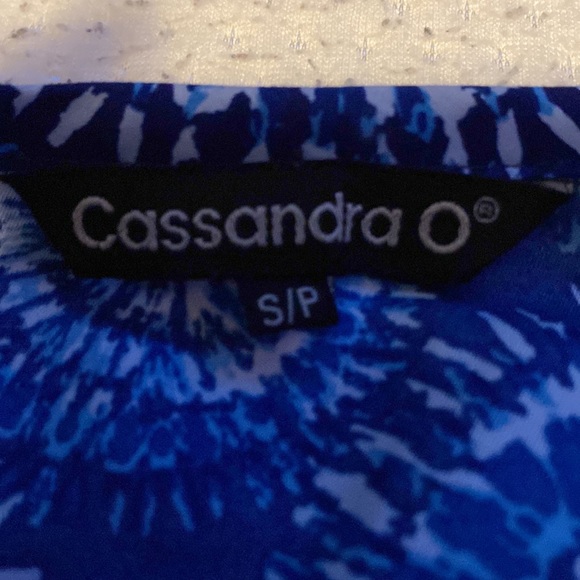 Blue small womens scrub top - Picture 2 of 2